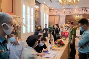 30 多人在疫情期間參加開張儀式