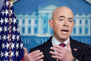 美國國土安全部長亞歷杭德羅‧馬約卡斯。（圖源：路透社）