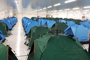 北寧工業區工廠內食宿的模式。（圖源：VOV）