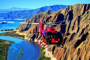 乘坐直升機俯瞰大峽谷全貌。（圖源：互聯網）