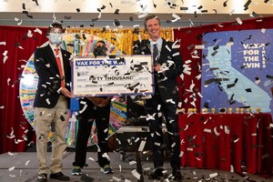 加州計劃要在6月15日解封，因此推出疫苗樂透，每周抽出15名得主，各得獎金5萬美元，最後一天更將抽出10名得主，各得150萬美元。（圖源：AP）