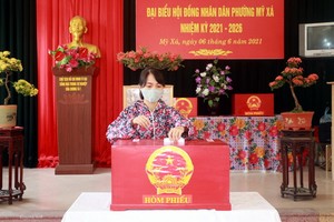 南定省選民繼續投選鄉級人民議會代表