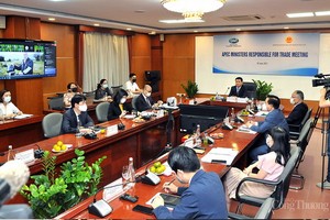 工商部部長阮鴻延 5日以線上形式召開的亞太經合組織(APEC)第27屆工商部長會議。（圖源：工商報）