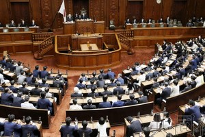 日本眾院全體會議現場。（圖源：共同社）