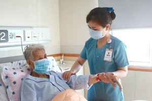 市醫藥大學醫院推出代替家屬照料病人的服務。（圖源：T.D.V）