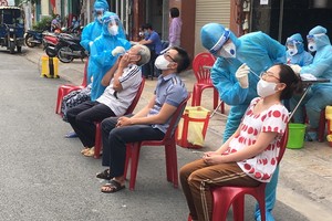 全區居民接受採樣檢測。