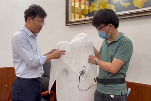 納涼設備裝在防護服內，完全不影響到防護功能。