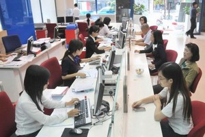 視障人士希望銀行輔助開立賬戶和使用ATM卡。