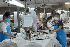 位於舊邑郡的河江成衣有限責任公司是因疫情陷入困境的企業之一。