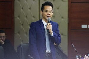 越南娛樂與電子體育協會秘書長杜越雄在發佈會上發表講話。（圖源：互聯網）