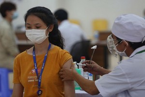 市教育與培訓廳：為全市教職員工接種疫苗。（示意圖源：黃潮）