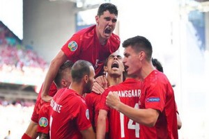 丹麥球員慶祝進球。（圖源：互聯網）