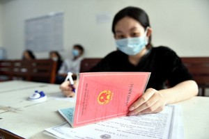 公民辦理戶口遷入手續。