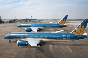 圖為停泊在停機位上的兩架越航客機。（圖源：垂楊）