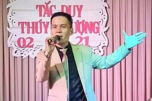 葉家寶在台上獻唱。