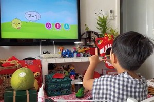 在Android Tv系統上邊玩耍邊學習。