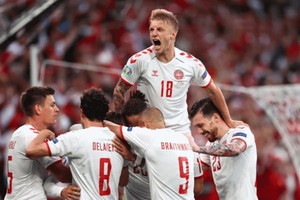 丹麥球隊慶祝進球。 （圖源：互聯網）