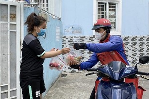 網購食品和上門送貨越來越普遍。