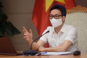 政府副總理、國家新冠肺炎疫情防控指委會主任武德膽在會議上發表講話。（圖源：VGP）