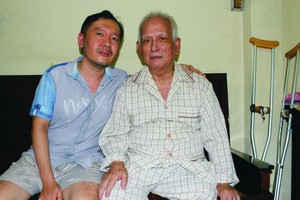 華人革命老前輩李仕明（林濟蘇）與其子李（林）錫雄合照。