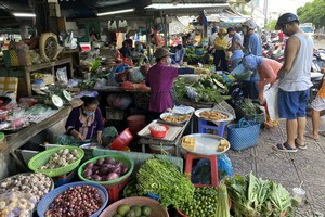 平盛郡氏藝街市的果蔬攤區域。