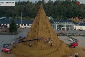 21 米高沙雕創城堡造新吉尼斯世界紀錄