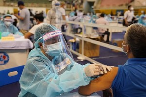 為本市民眾接種新冠疫苗。