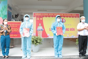 新黨員接納儀式現場。（圖源：箴英）