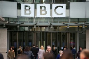 英國廣播公司總部大門一景。（圖源：互聯網）