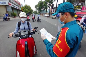 民眾主動與一線人員配合做好抗疫工作。