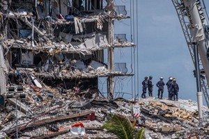 瑟夫賽德鎮住宅樓部分坍塌事故現場。（圖源：Getty Images）