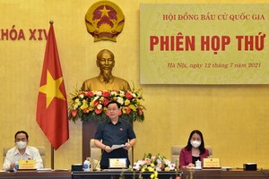 國會主席王廷惠（中）主持會議。（圖源：光福）