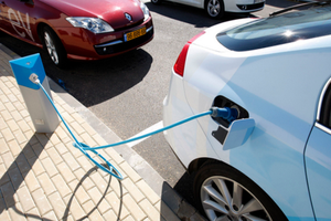 南非政府正在制定“綠色採購指南”，通過購買電動汽車而逐步淘汰目前的燃油公務車。（圖源：AP）