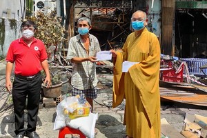 第八郡慰問遭受火災居民