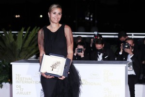 法影片《鈦》獲嘎納電影節金棕櫚獎