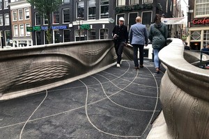 荷蘭阿姆斯特丹安裝金屬3D列印橋樑