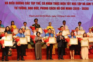 榮獲市委表彰的二〇一九——二〇二〇年階段學習與傚法胡志明思想、道德與作風模範。