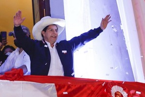 秘魯宣佈教師出身左翼候選人卡斯蒂略當選總統。（圖源：CNN）