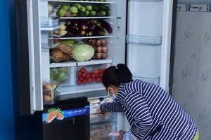 給民眾提供食品的“石生冰箱”。