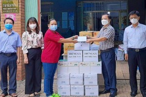 市委組織處領導探望第五郡一線抗疫人員