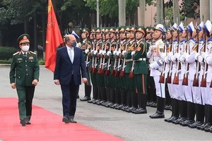 英國防大臣訪問越南