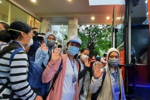 志願者前往野戰醫院執行任務。（圖源：淮南）