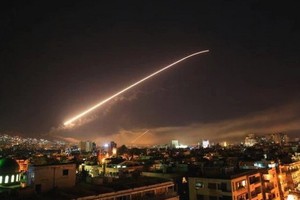 敘利亞防空部隊夜間攔截以軍導彈空襲。（圖源：互聯網）