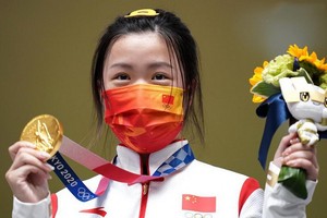 楊倩奪得女子10米氣步槍項目金牌。 （圖源：新華社）