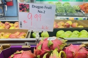 越南火龍果在澳洲墨爾本一家超市貨物架上亮相。（圖源：越通社）