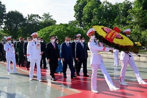 黨政領導緬懷英雄烈士