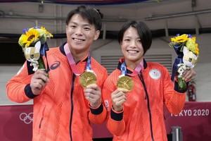 日本柔道阿部兄妹同日摘金牌
