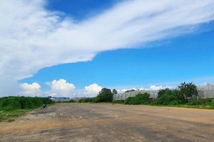 圖為甘璃機場的一條舊跑道。（圖源：段堅）