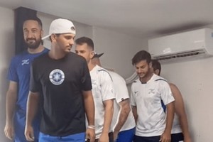 以色列棒球隊挑戰紙板床極限