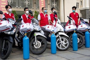 流動接種摩托車車隊就緒待命執行任務。（圖源：文元）